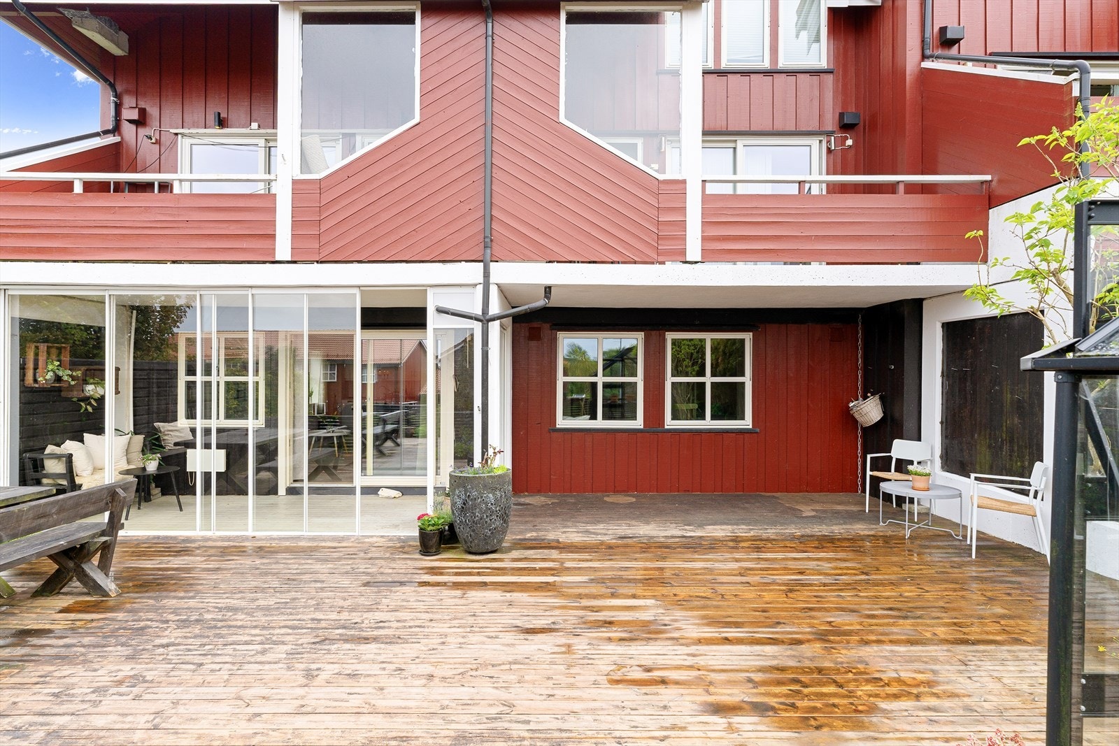 Stor og romslig terrasse Galleribilde
