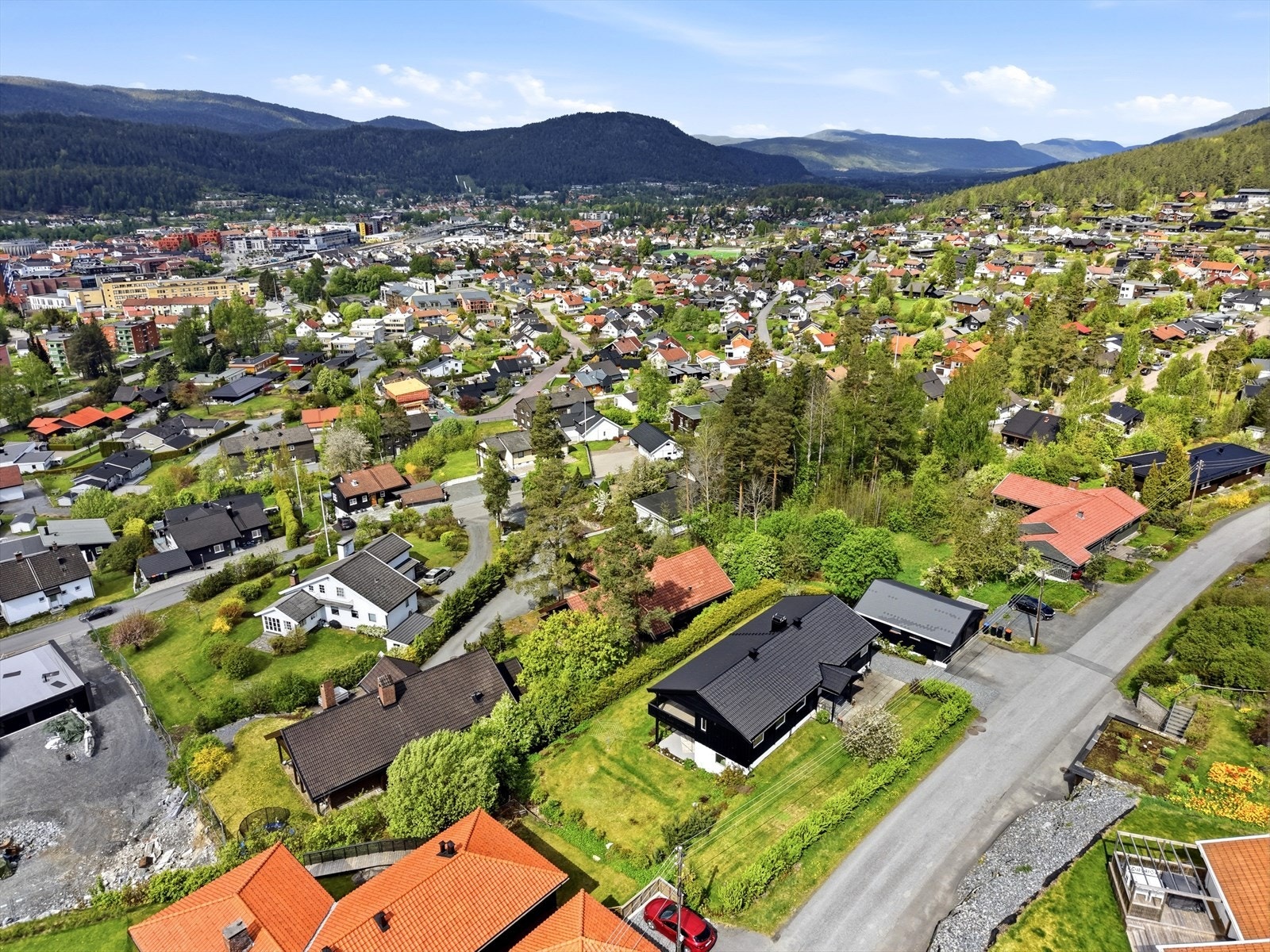 Boligen ligger i et etablert og attraktivt område. Galleribilde
