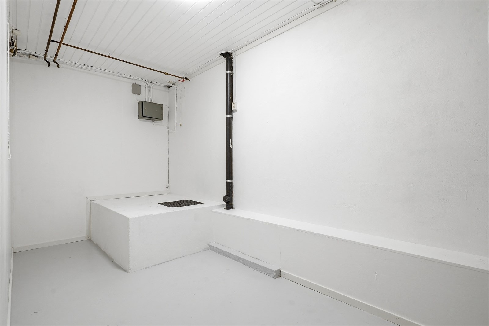 Bodrom med mye lagringsplass. Galleribilde