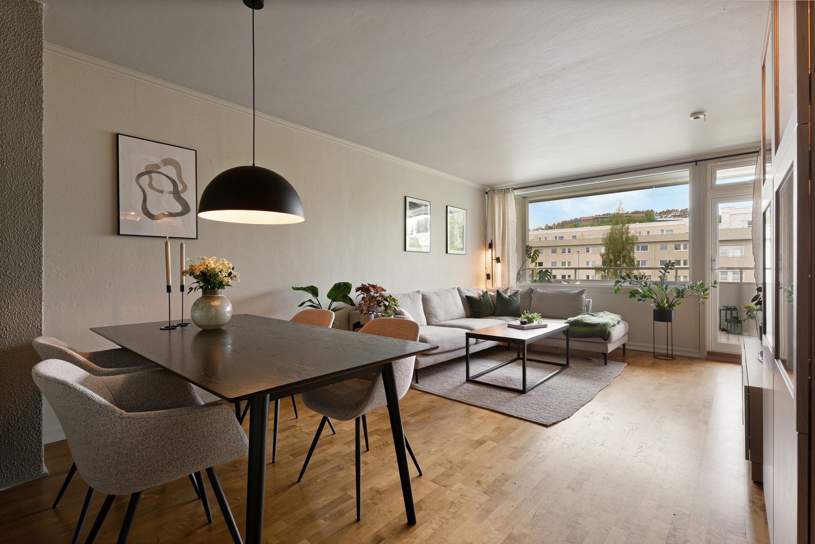 Delikat 3-roms leilighet i 3. etasje med svært attraktiv beliggenhet og optimal planløsning. Galleribilde