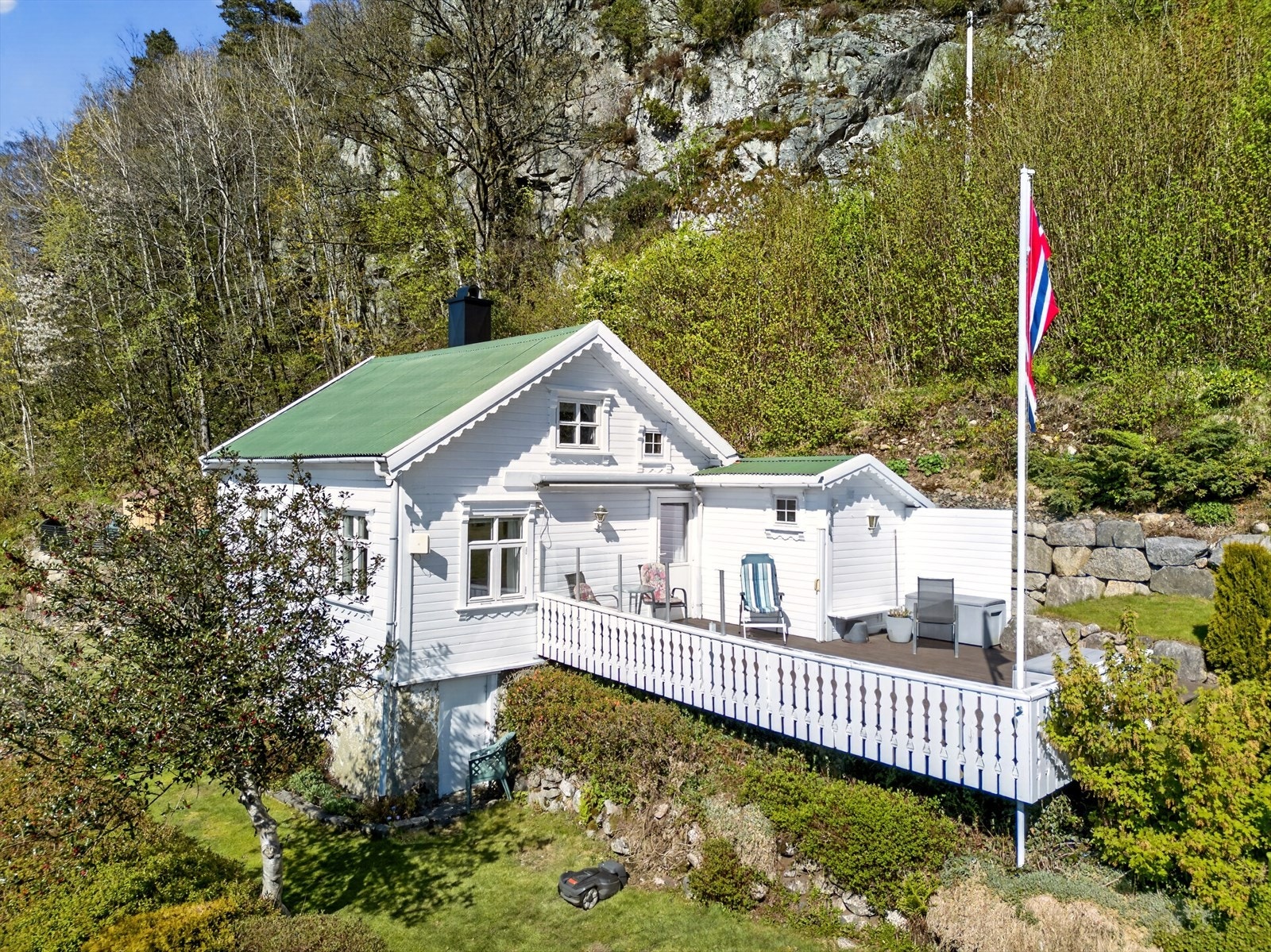 EiendomsMegler1 v/Kjetil Elle har gleden av å presentere Rosnesveien 48! Fotobyrå: Bolio AS Galleribilde