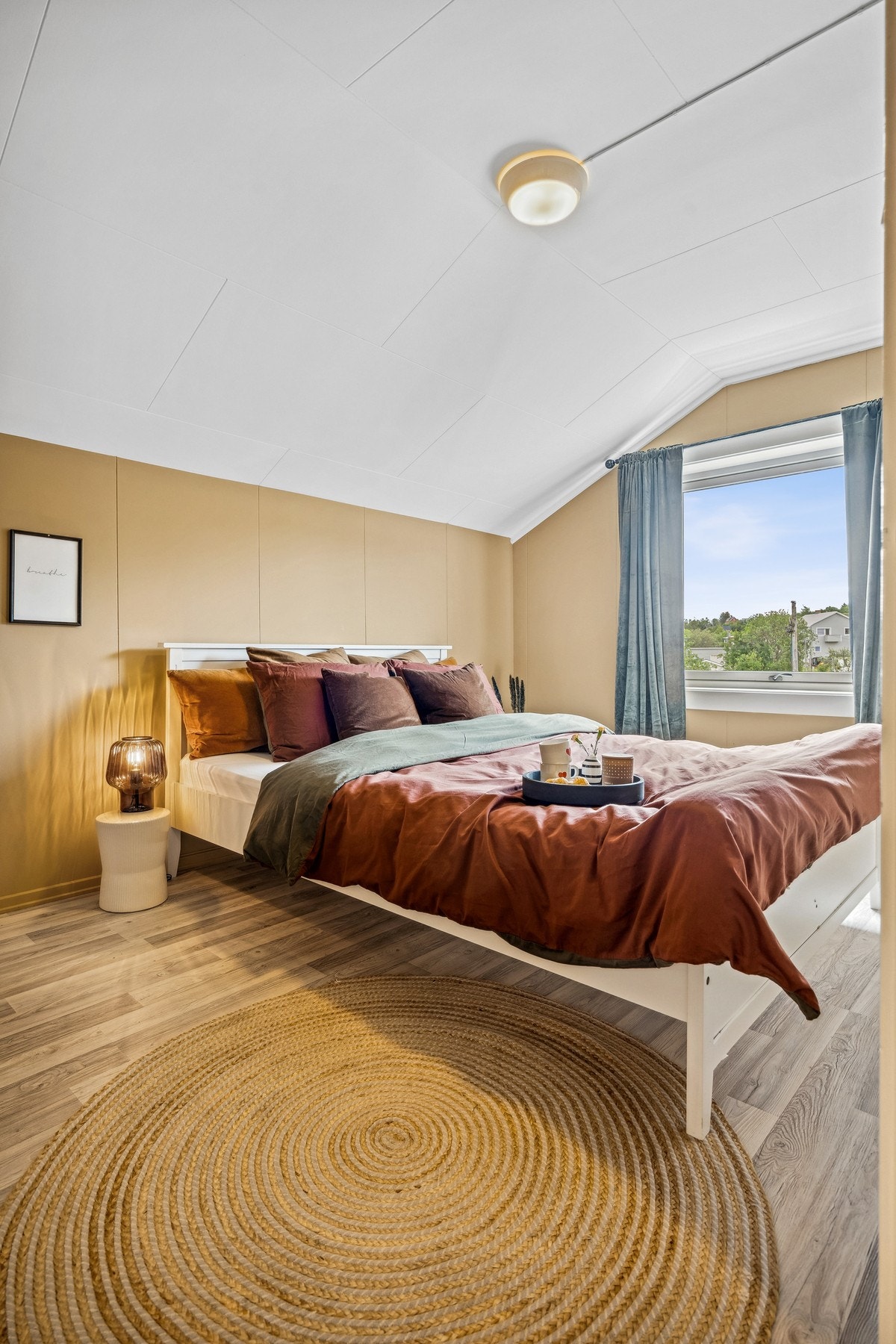 Plass til dobbeltseng og annen ønsket møblering. Bare kreativiteten setter grenser! Galleribilde