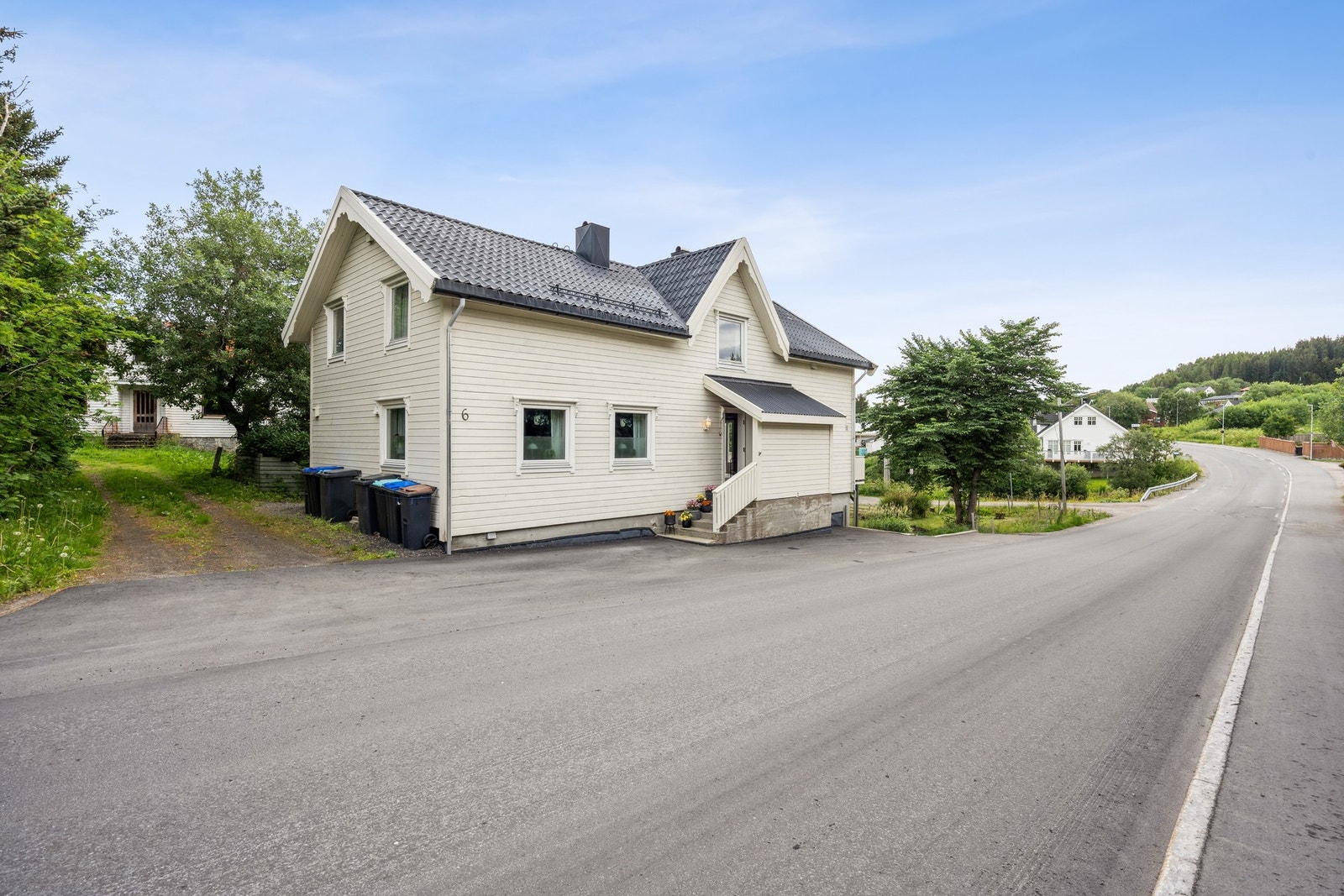 Velkommen til Gravdalsgata 6 - Presentert av EiendomsMegler1 Lofoten! Galleribilde