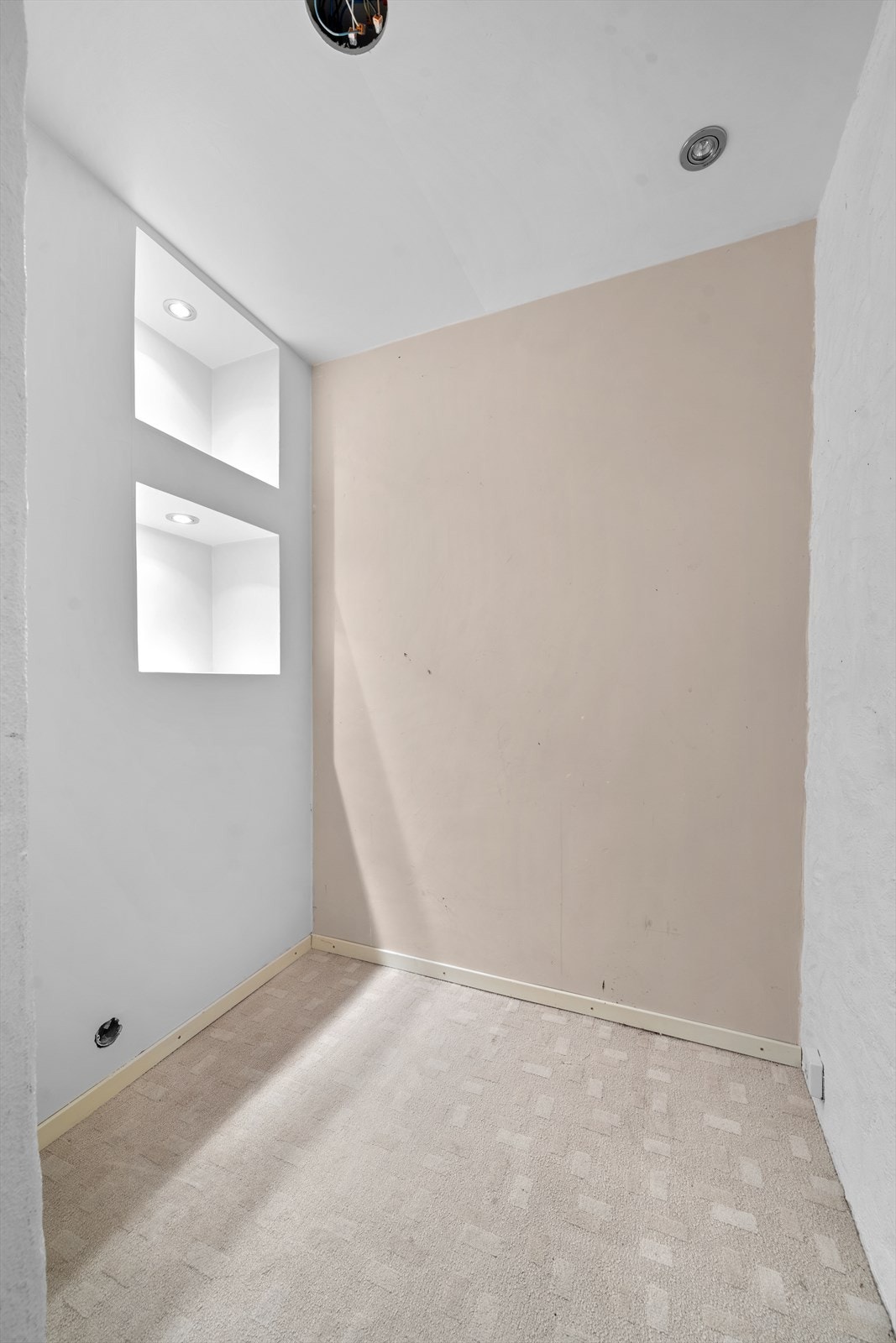 Innvendig bod i leiligheten. Andre leiligheter har innredet dette som kontor Galleribilde
