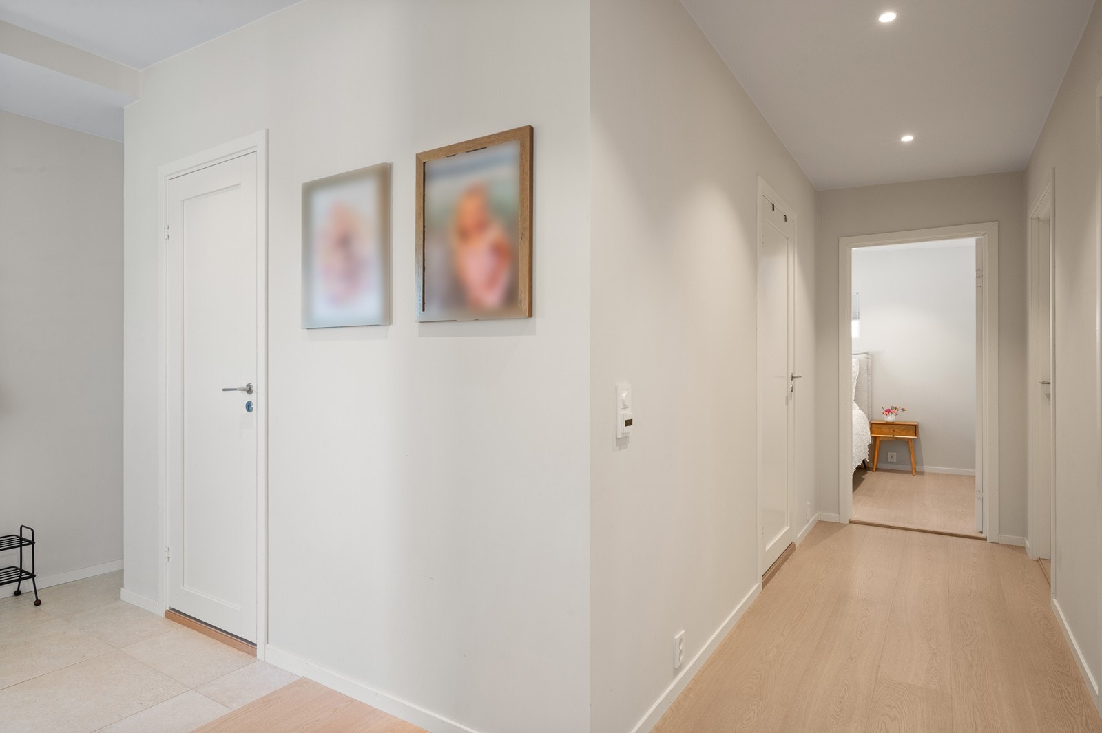 En gang adskiller soveromsavdelingen fra de sosiale sonene. Galleribilde