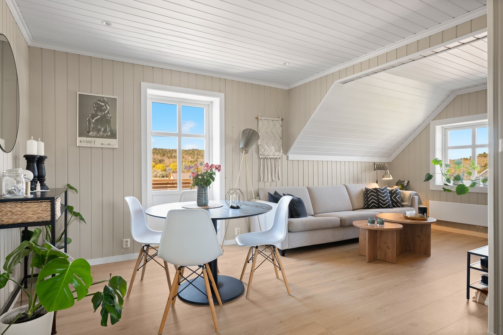 Fra stuen er det utgang til en egen balkong. Galleribilde