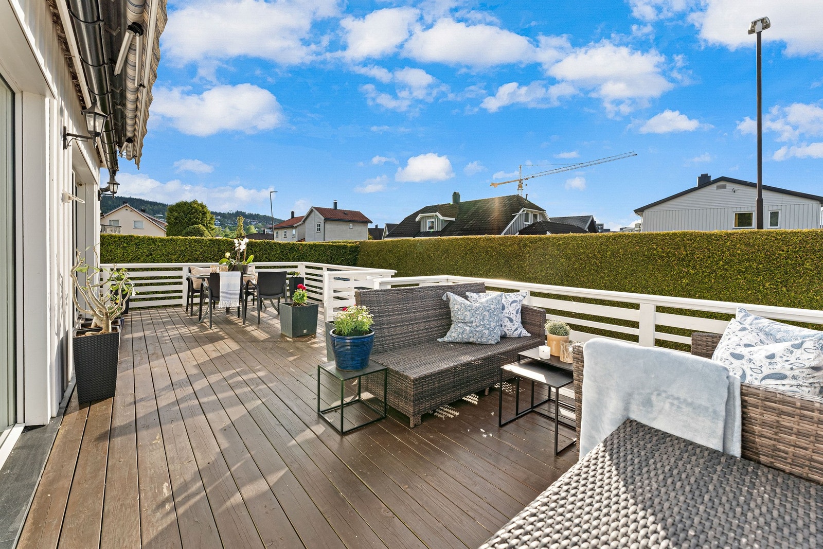 Verandaen gir gode muligheter for utemøblering og sosiale sammenkomster. Galleribilde