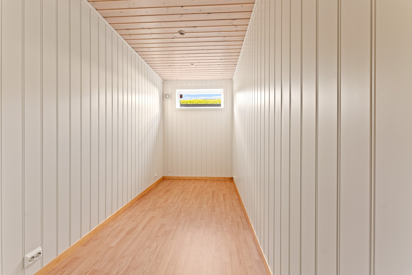 Rommene kan enkelt tilpasses ulike behov etter eget ønske. De gir gode lagringsmuligheter for sesongutstyr, hobbyartikler eller annet inventar. Praktiske rom som bidrar til god orden og struktur i boligen. Galleribilde