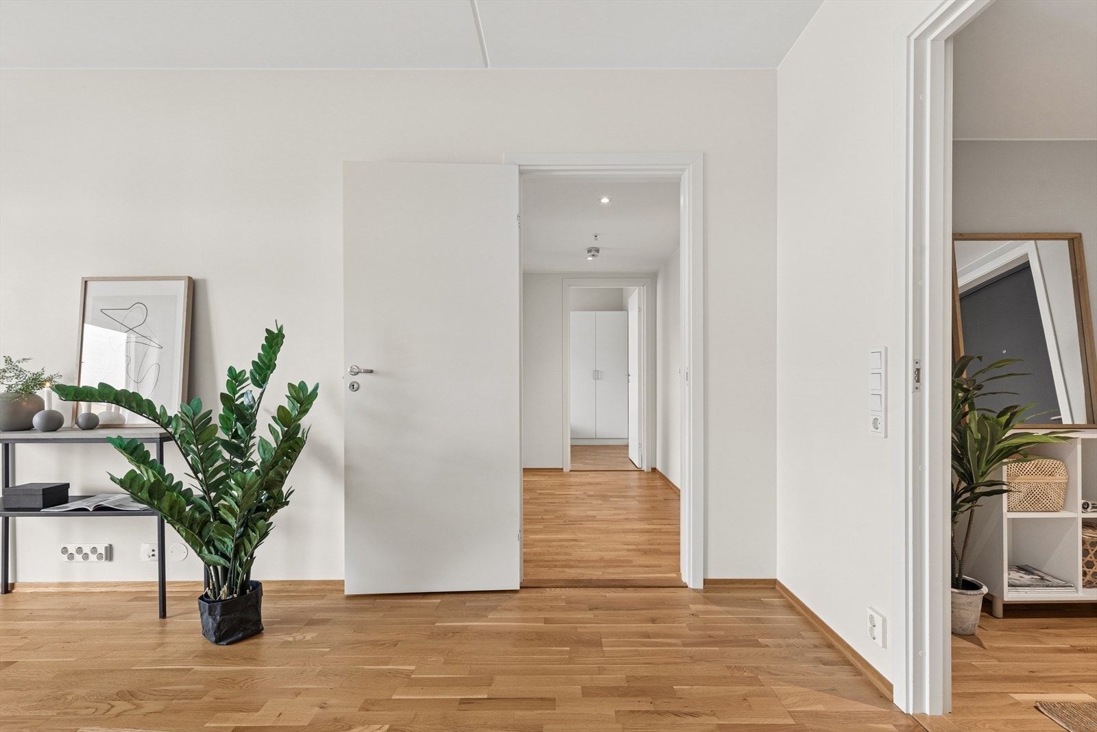 God med plass fra stuen inn mot soverom og bad. Galleribilde