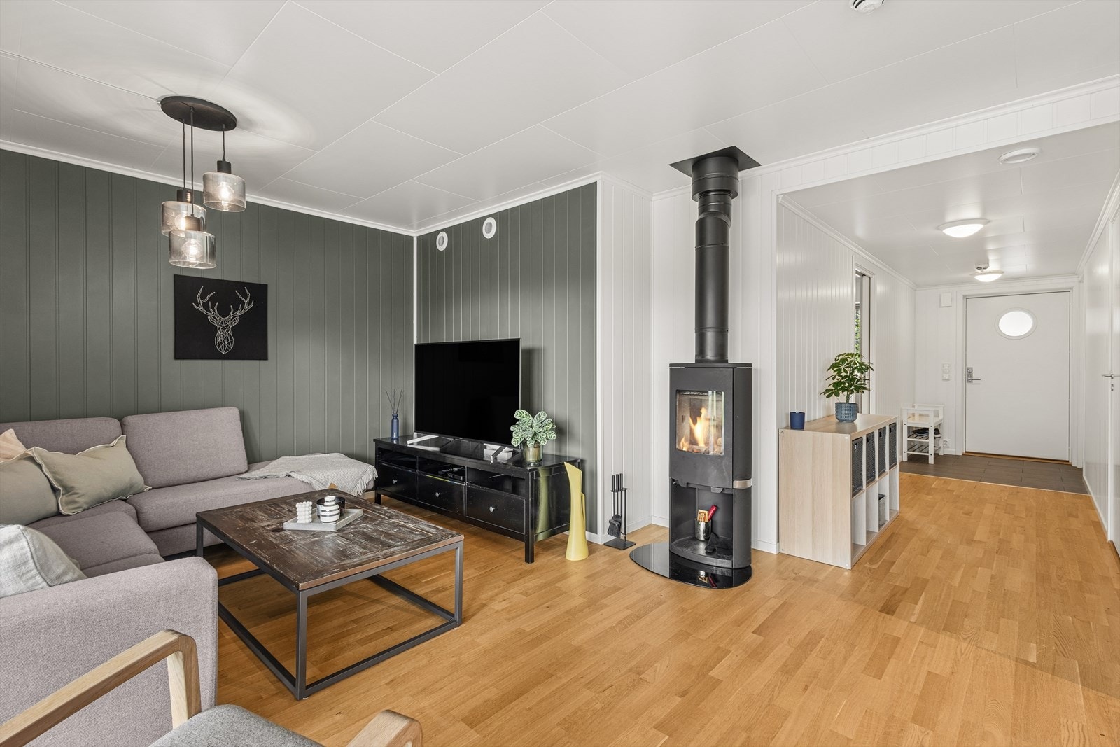 Boligen blir varmet opp av peis og gulvvarme. Galleribilde
