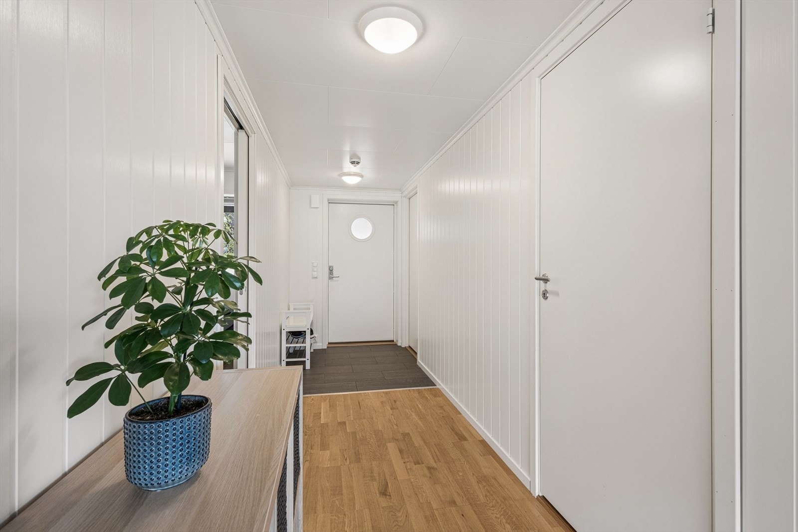 Videre har boligen 2 godesoverom og baderom i tillegg til praktisk bod/teknisk rom. Galleribilde