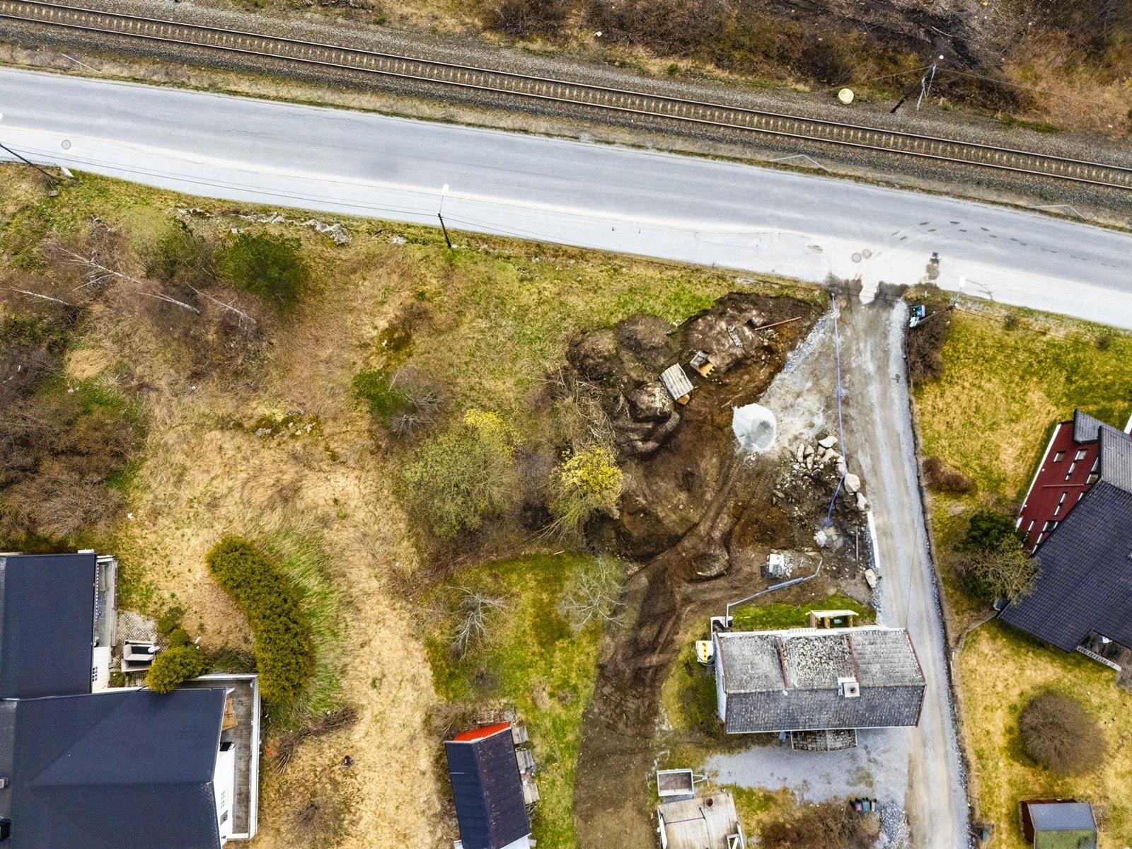 To attraktive boligtomter på hhv. gnr 91. bnr. 41 med areal 548,8 m² og gnr. 91 bnr. 66 med areal 581,4 m² i Geithus med praktisk og hyggelig beliggenhet! Galleribilde