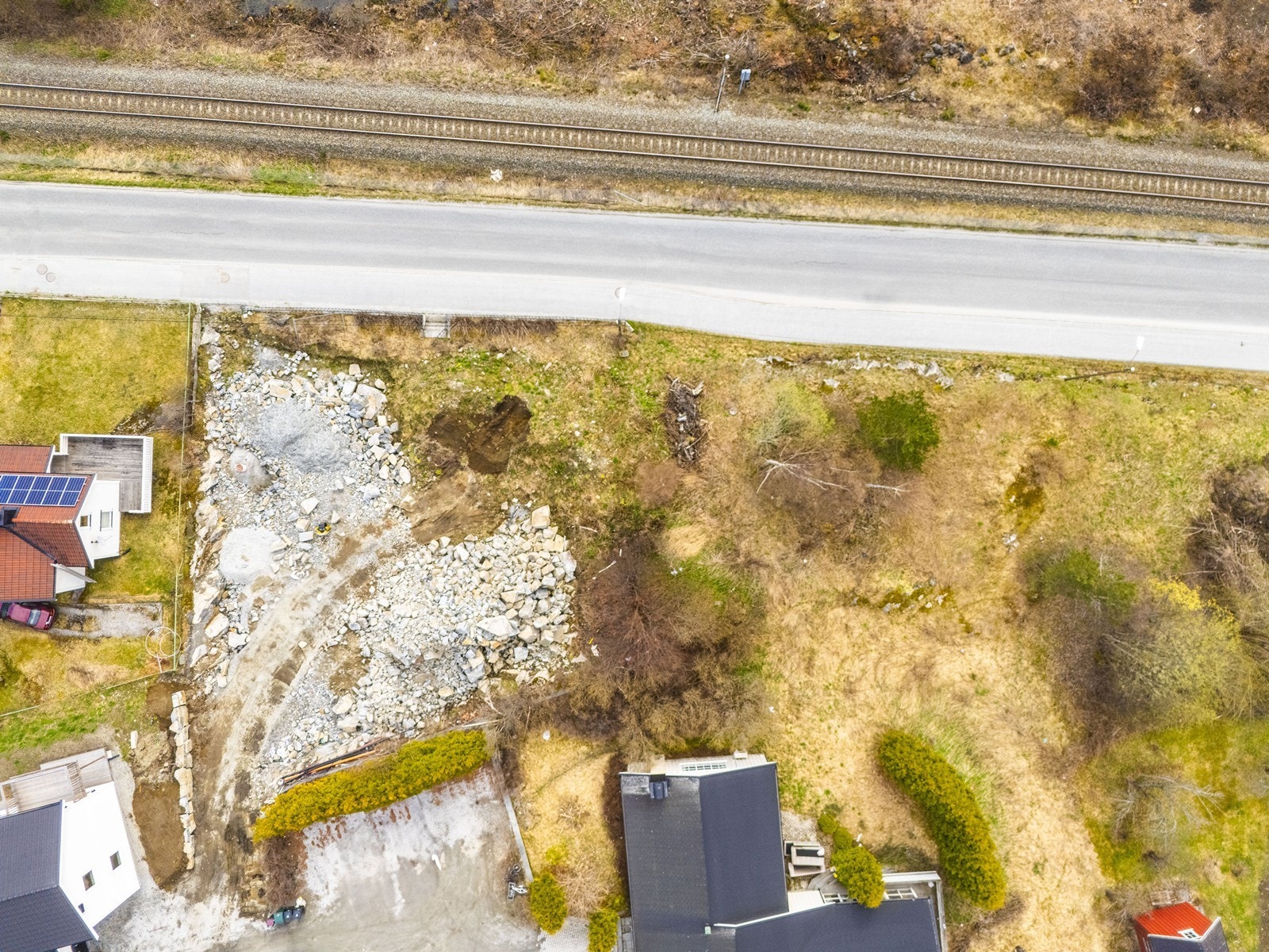 Gangavstand til barnehage, skole, dagligvarebutikk og bussholdeplass. Galleribilde