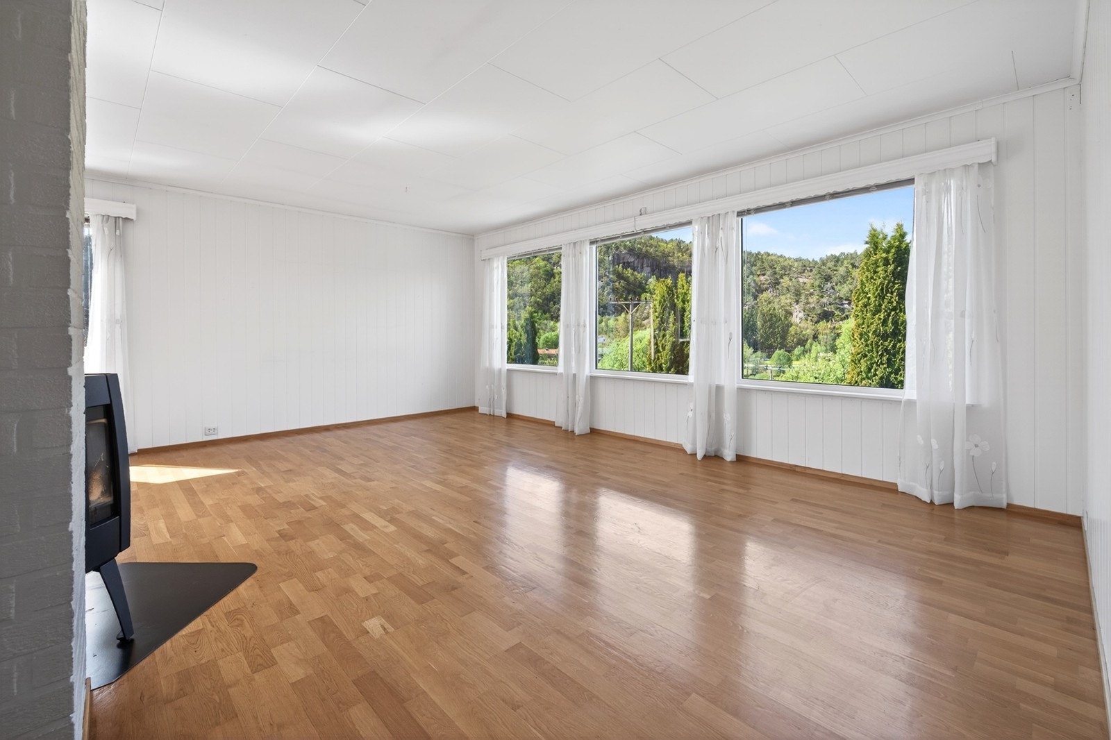 Store vinduer gir godt med naturlig lysinnslipp Galleribilde