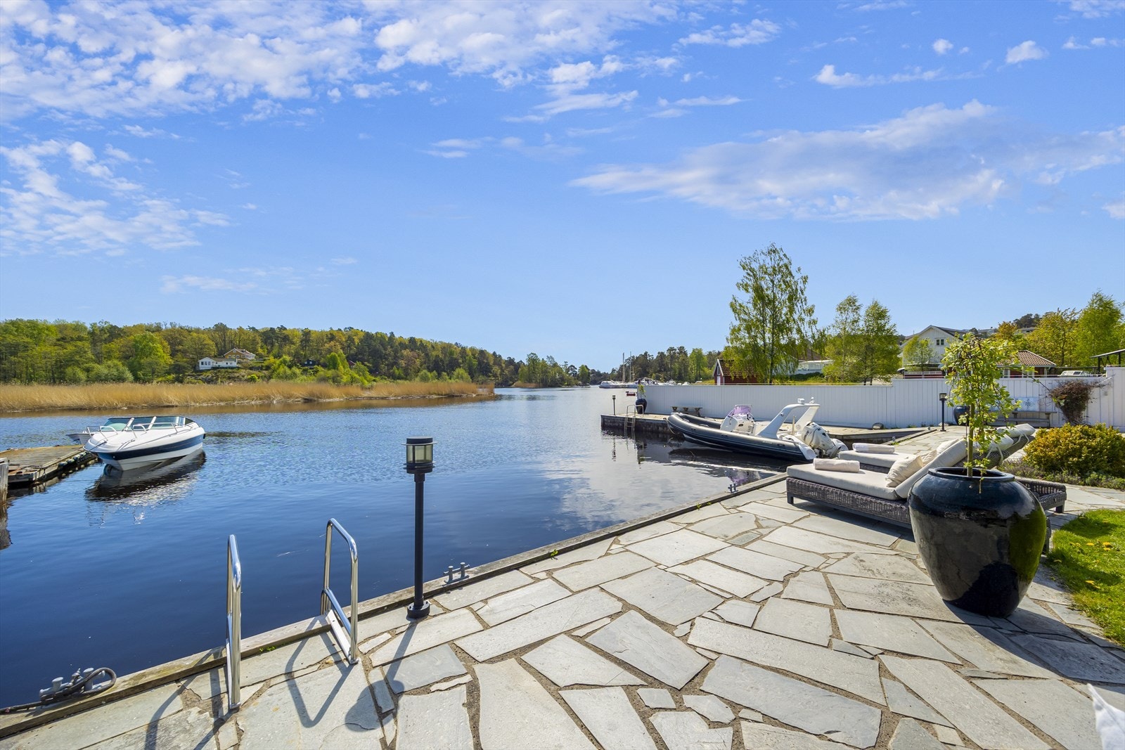 Fra Natvigverven og Nidelva er man kun få minutter unna havet og skjærgården utenfor. Galleribilde