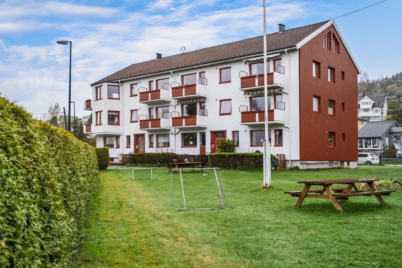 Loftsleiligheten ligger i populært boligområde sentralt på Fjellhamar Galleribilde