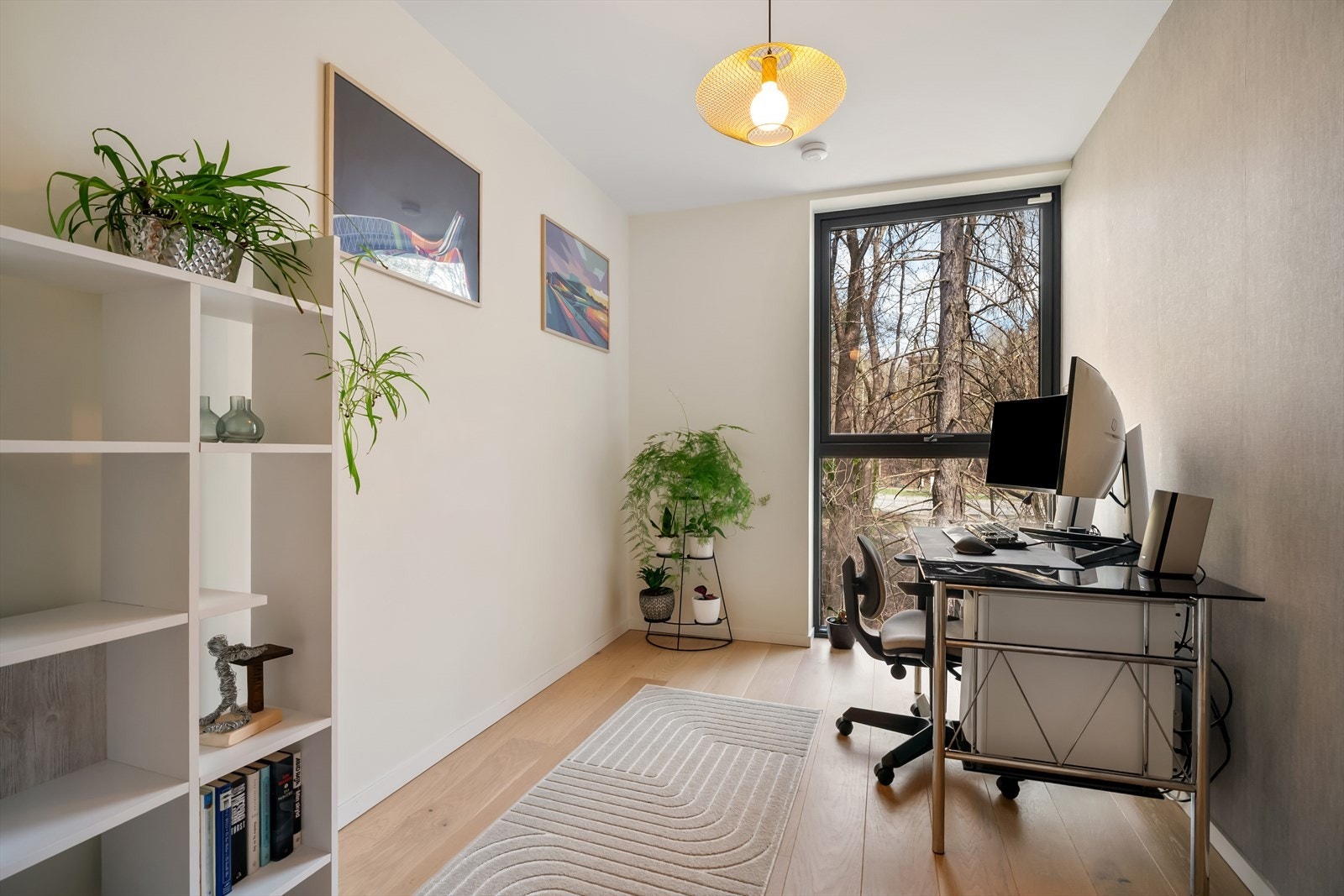 Soverom i god størrelse, med god plass til dobbeltseng og tilhørende soveromsmøblement. Brukes i dag som kontor. Galleribilde