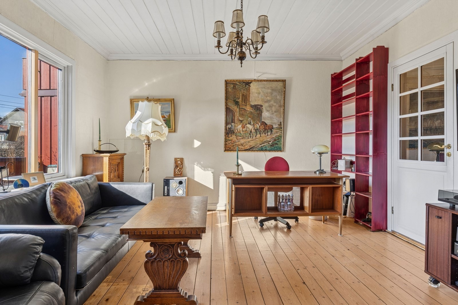 Dette er et hus som byr på mange muligheter mht ombygging. Galleribilde