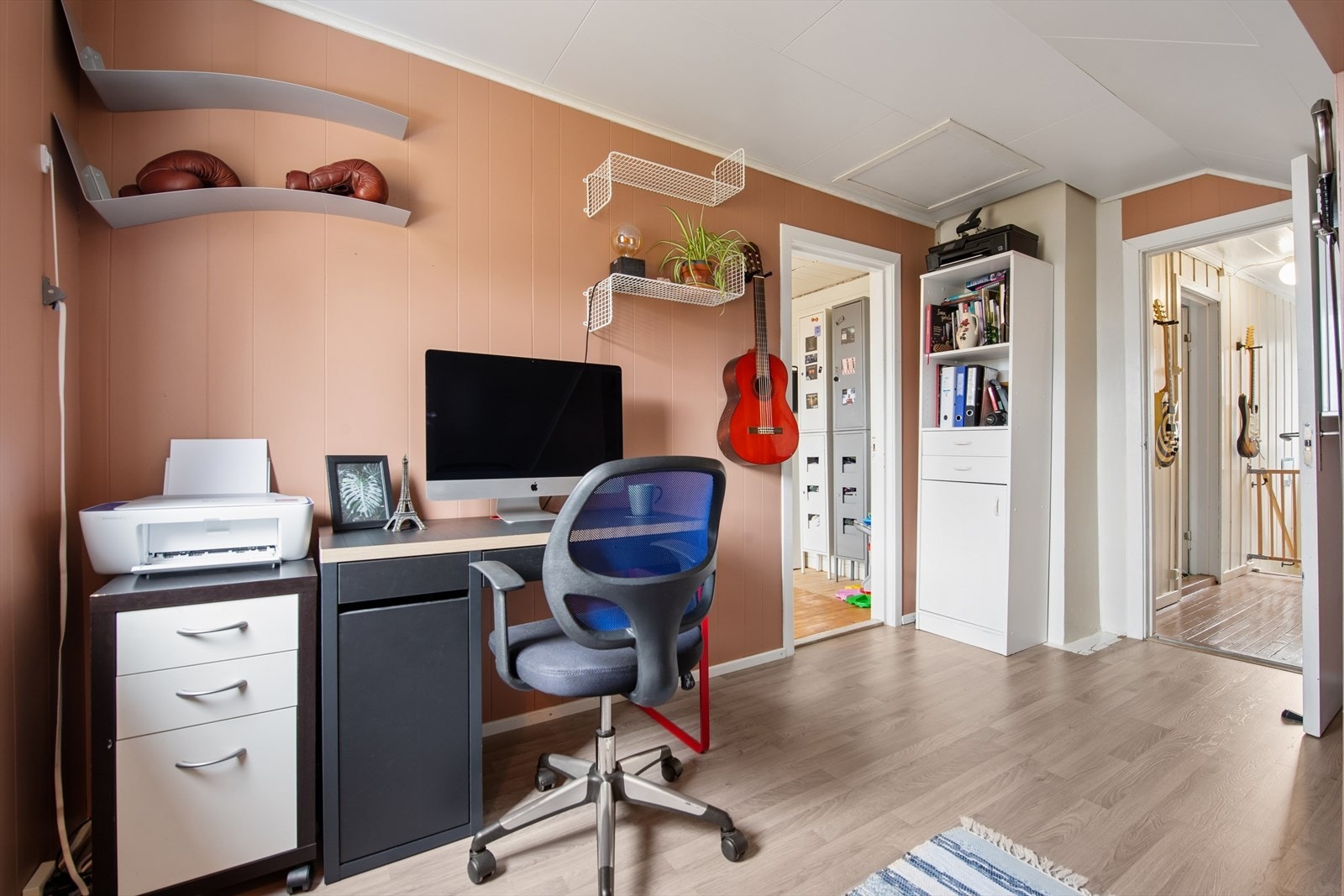 Et eget rom er innredet som kontor, ideelt for hjemmearbeid eller studier. Galleribilde