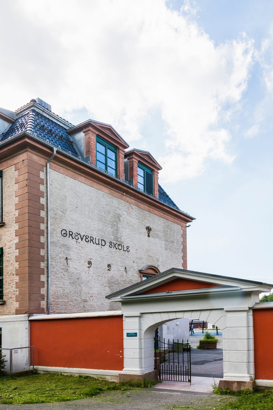 Greverud skole (1-7. trinn) ligger ca. 900 meter fra boligen. Galleribilde
