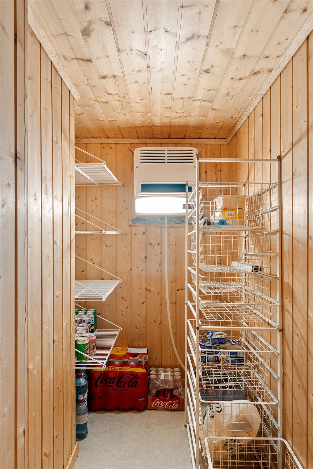 Eget kjølerom i kjelleren for optimal oppbevaring av matvarer. Galleribilde