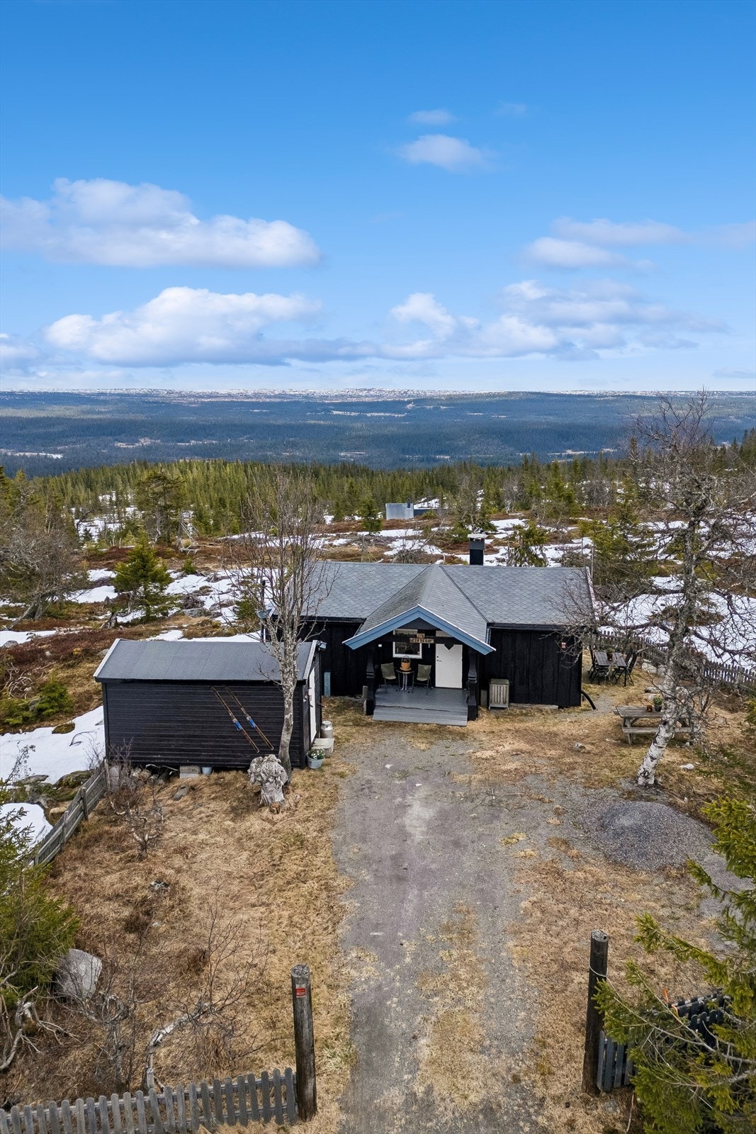 Hytta har nydelig utsikt mot nordøst. Galleribilde