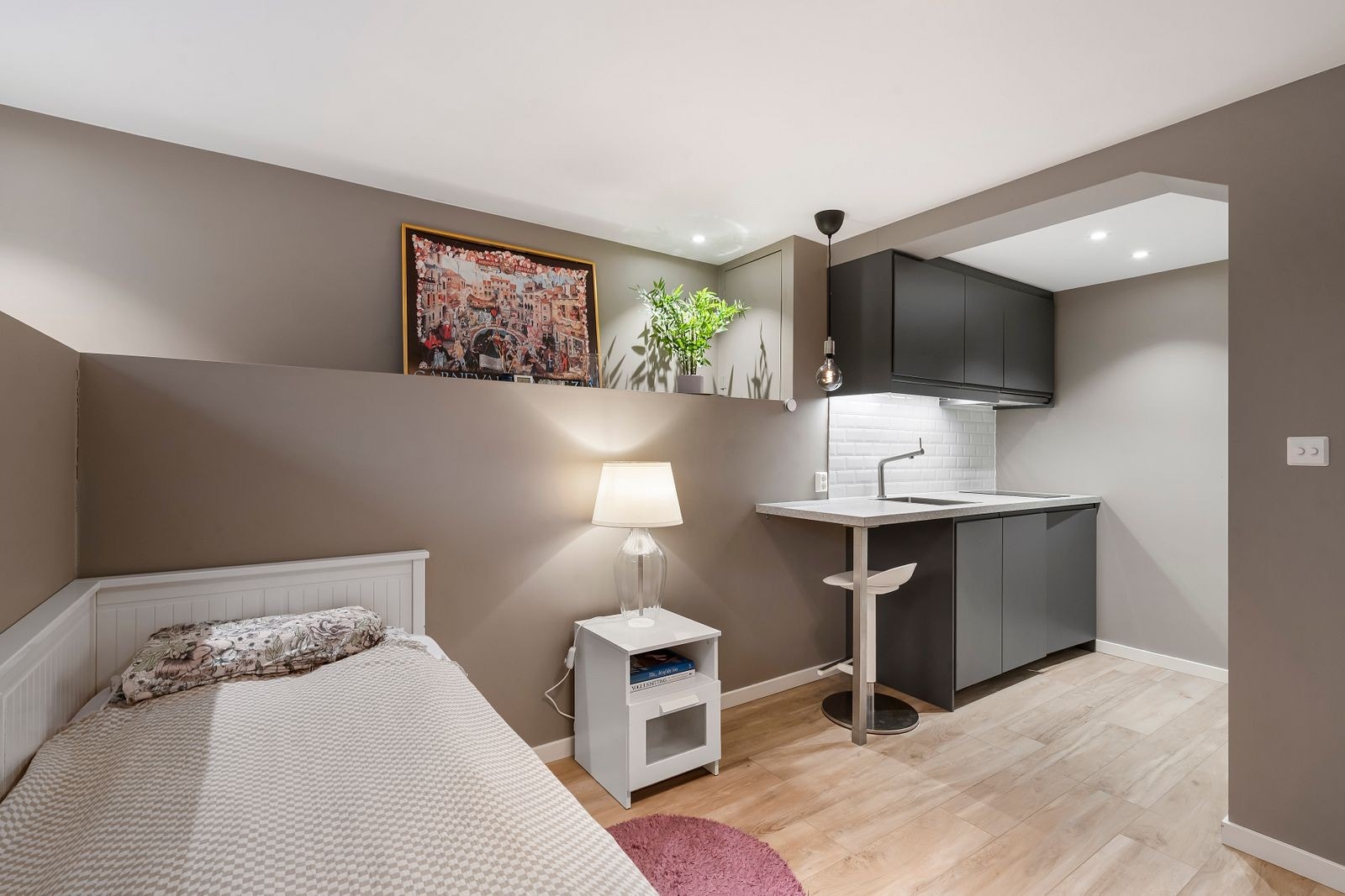 Au pair del med eget en-suite baderom og minikjøkken. (ikke byggemeldt). Galleribilde