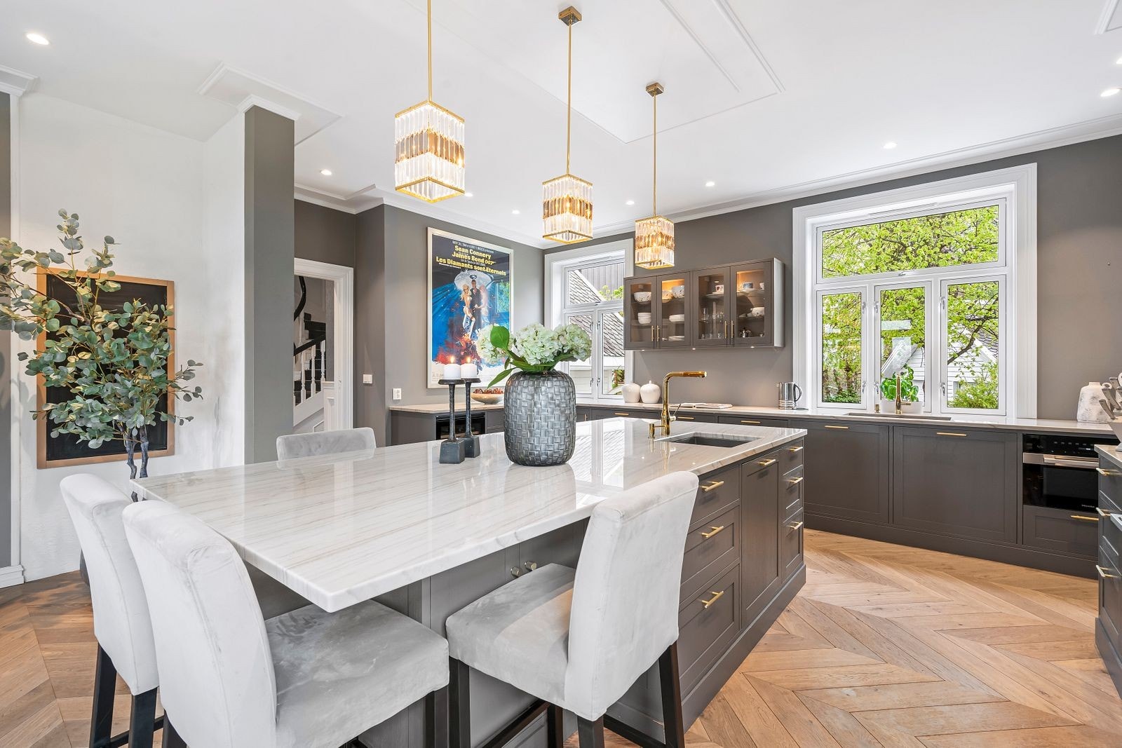 vært velutstyrt kjøkken med integrerte hvitevarer fra Gaggenau, Miele, Fisher & Paykel. Galleribilde