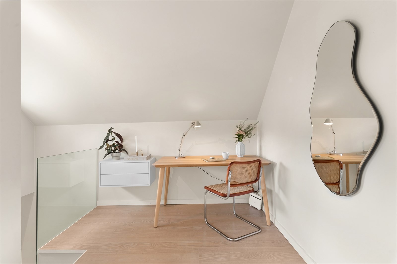 Gang - flott plass til hjemmekontor. Galleribilde