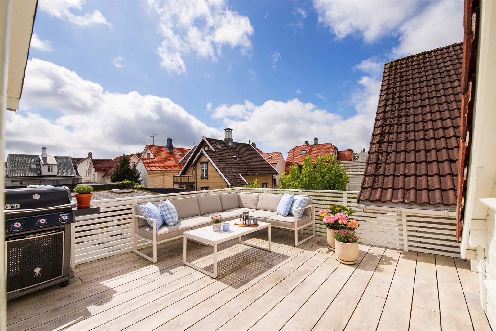 Takterrasse - solrik og skjermet. Unik og fantastisk plass Galleribilde