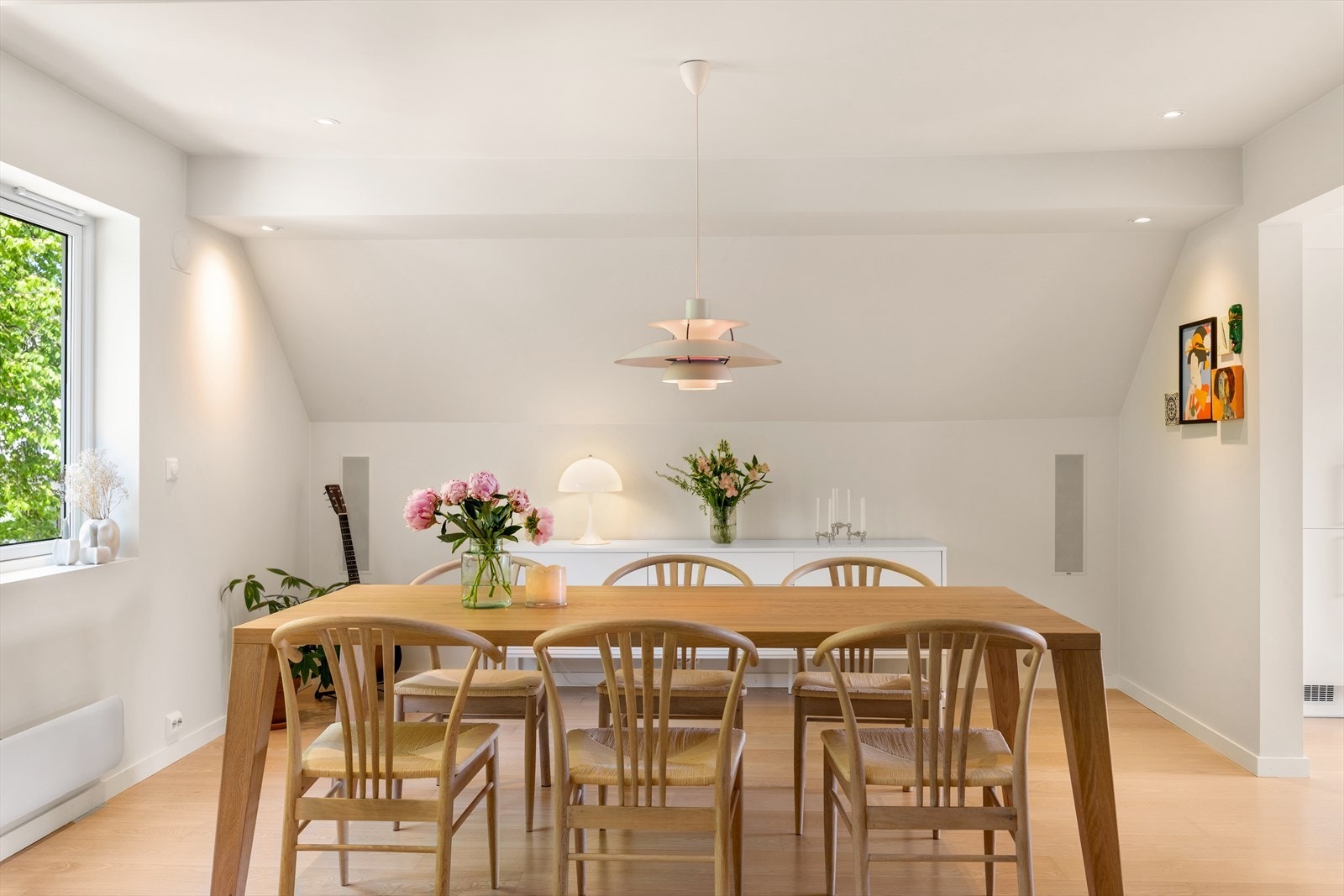 Stue - plass til stort spisebord Galleribilde