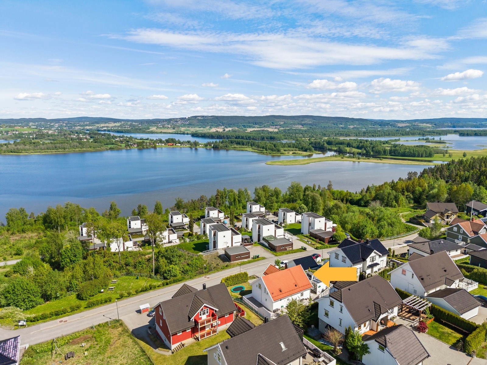 Fra boligen er det fantastisk utsikt over Øyeren! Galleribilde