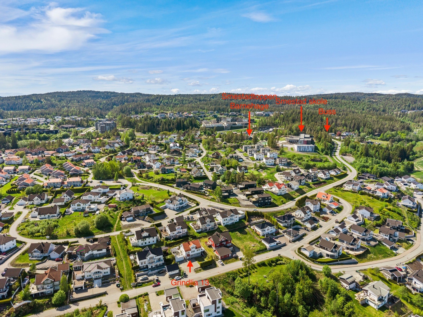 Fra boligen er det kort vei til både skole, barnehage, dagligvare og flotte turområder. Galleribilde