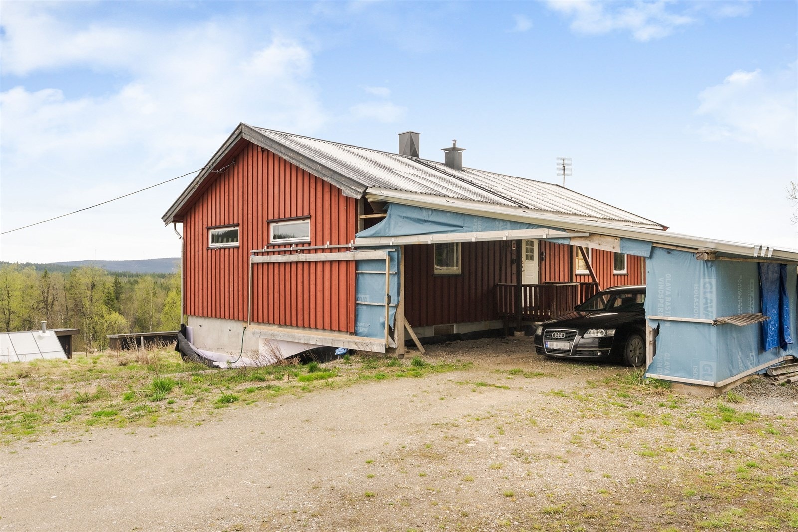 Bygningene har generelt noe preg av skader, aldersforvitring og manglende vedlikehold, samt noe gjenstående arbeider. Det må påregnes kostnader til oppgraderinger. Galleribilde