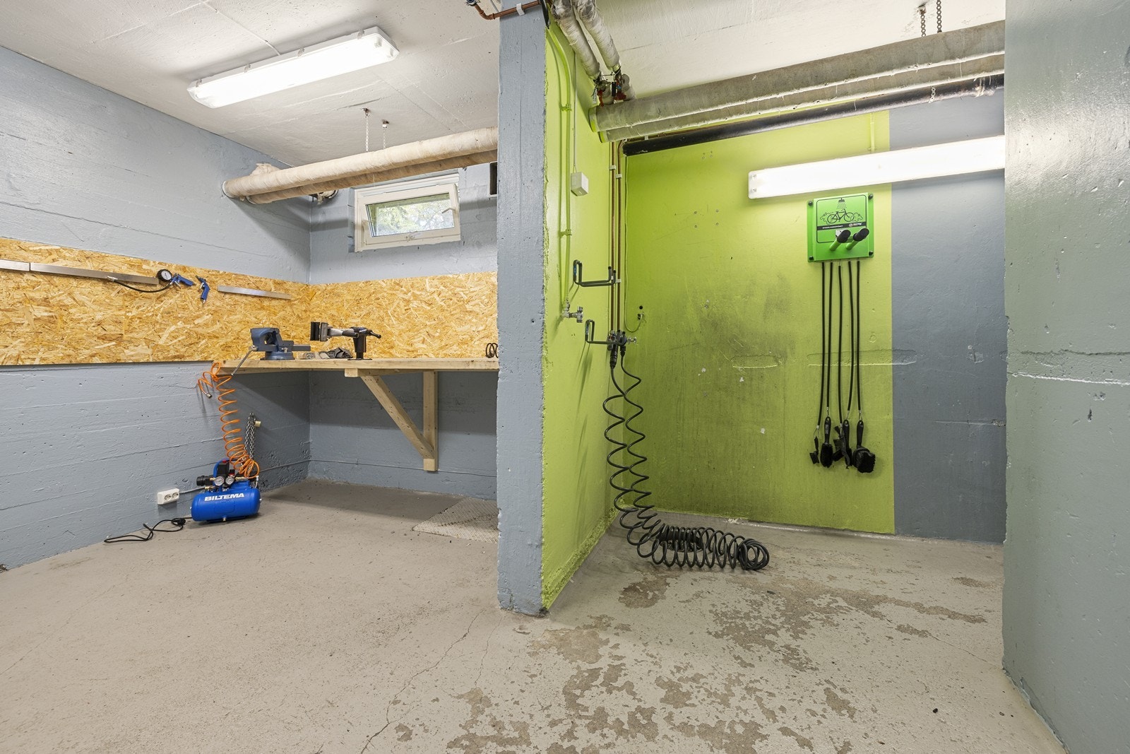 I høyblokka finnes det en egen sykkelvask og et lite verksted for enkelt vedlikehold. Galleribilde