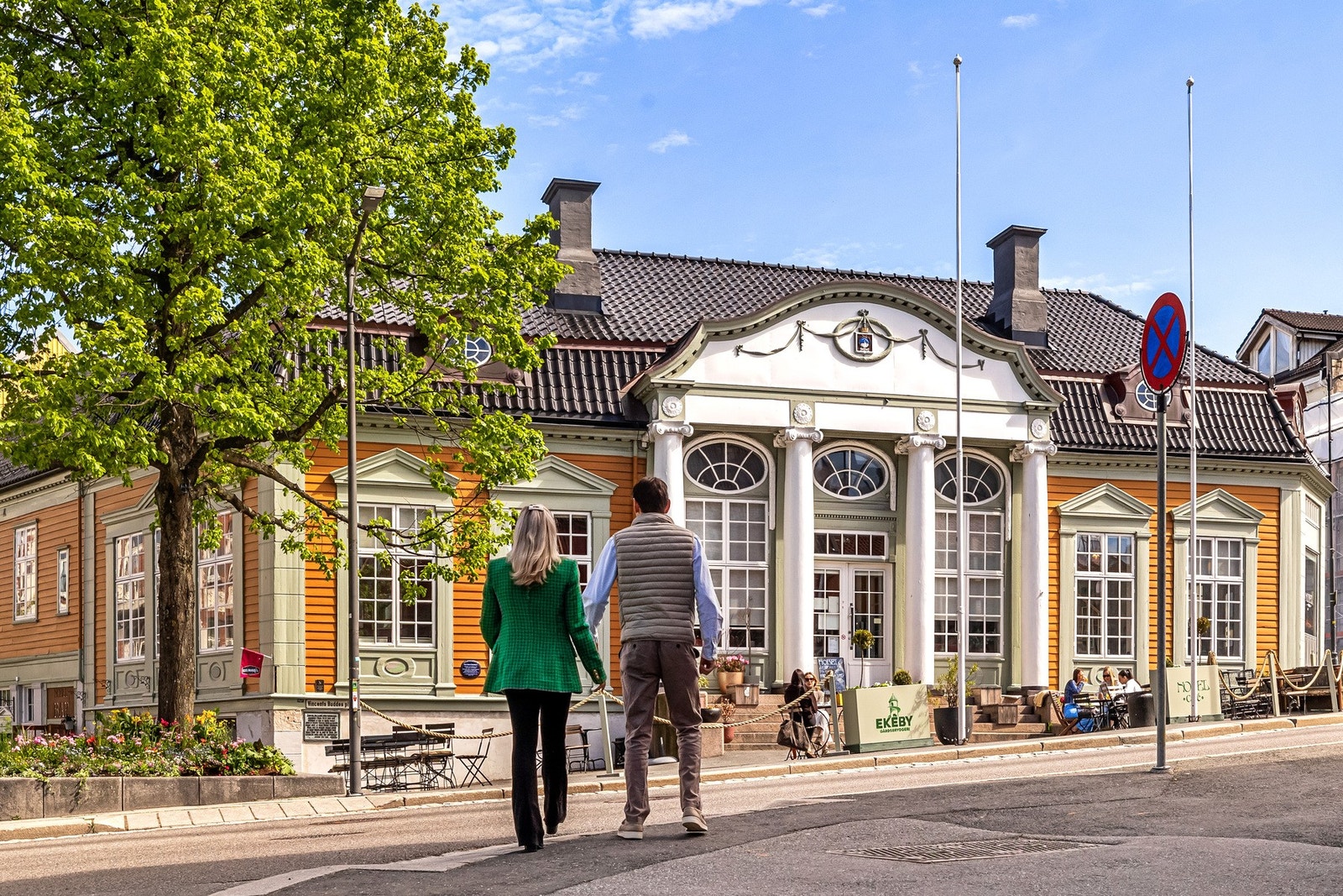 Gode kollektivforbindelser gjør boligen attraktiv også for pendlere, med buss rett ved og tog til Oslo flere ganger i timen fra Moss stasjon Galleribilde