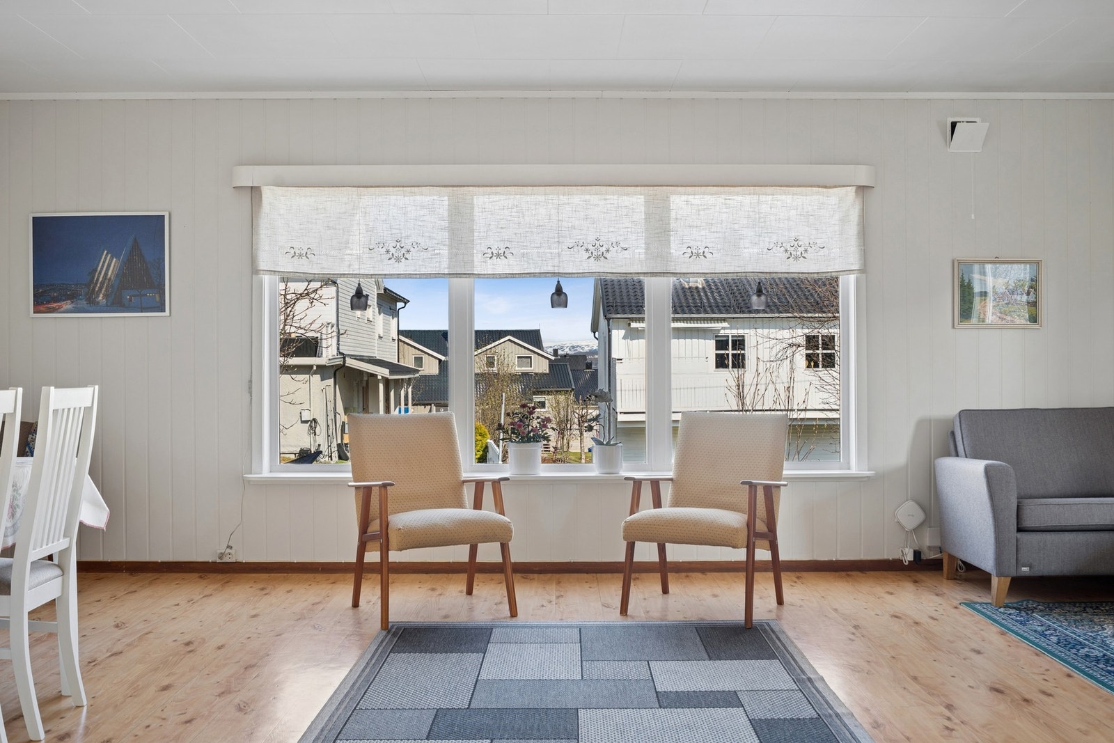Stuen er enkel å møblere etter eget ønske. Galleribilde