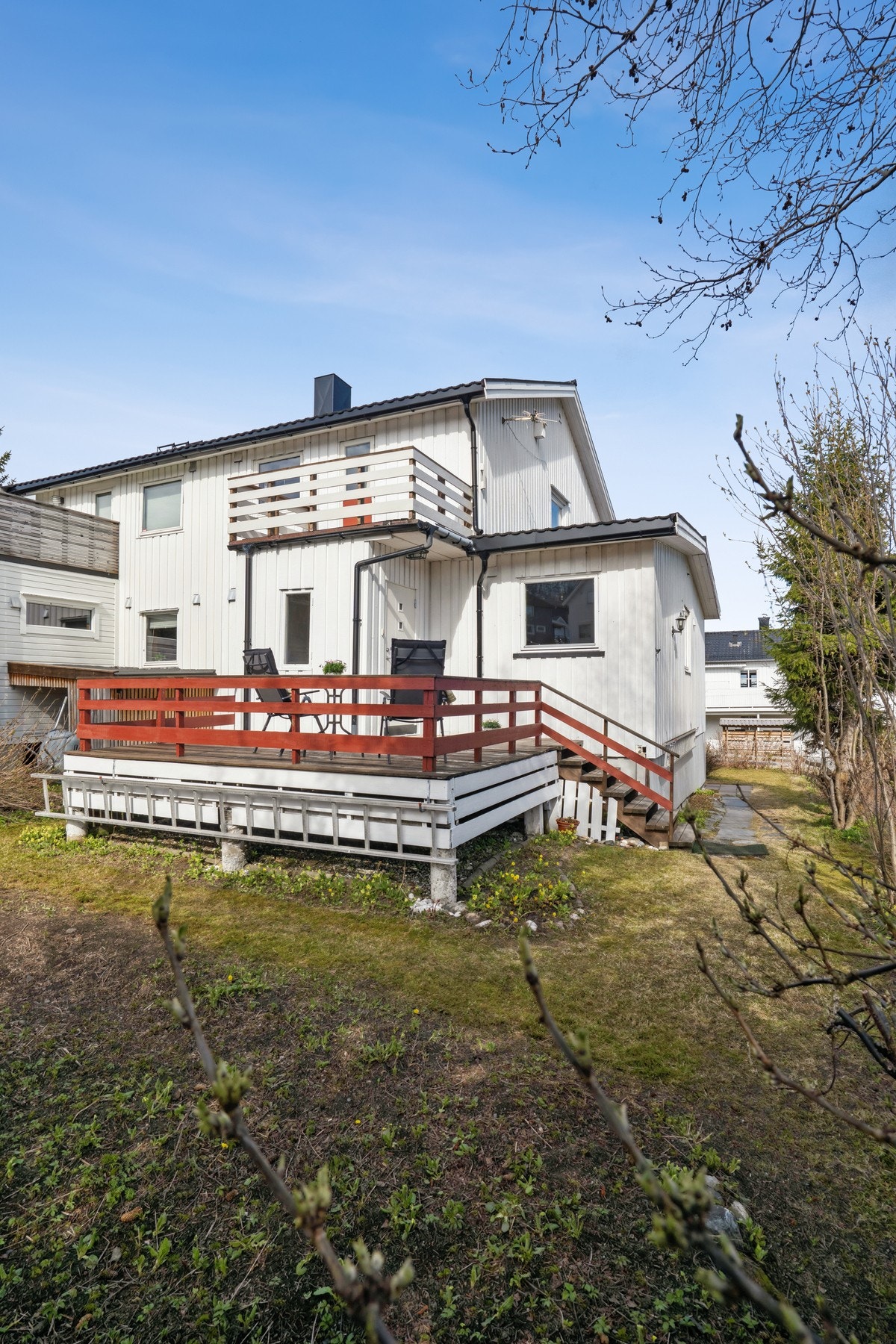 Hagen og uteområdene gir rom for lek og aktivitet. Galleribilde