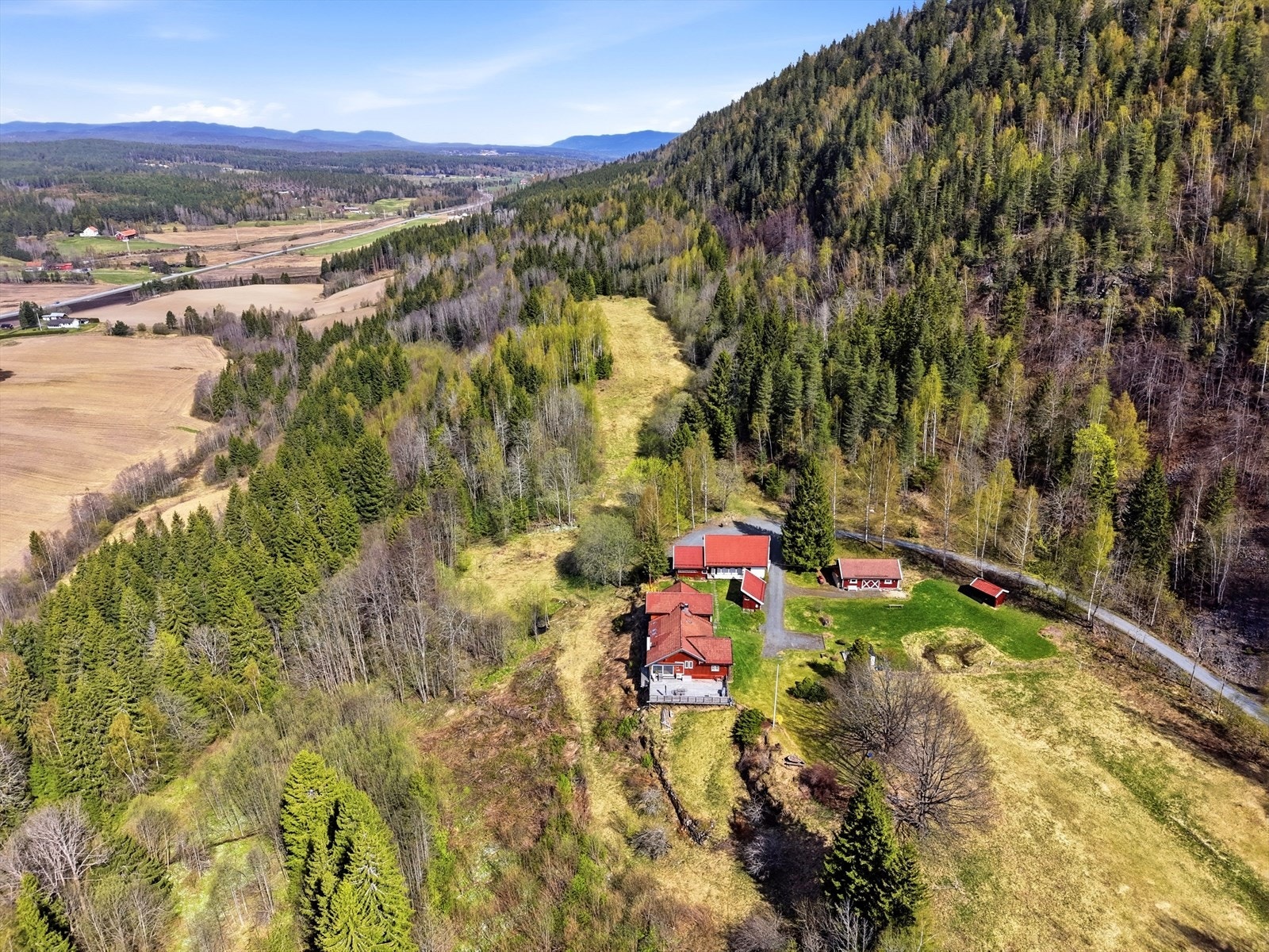 Kort avstand til flotte tur- og friområder på Såtvedtåsen. Galleribilde