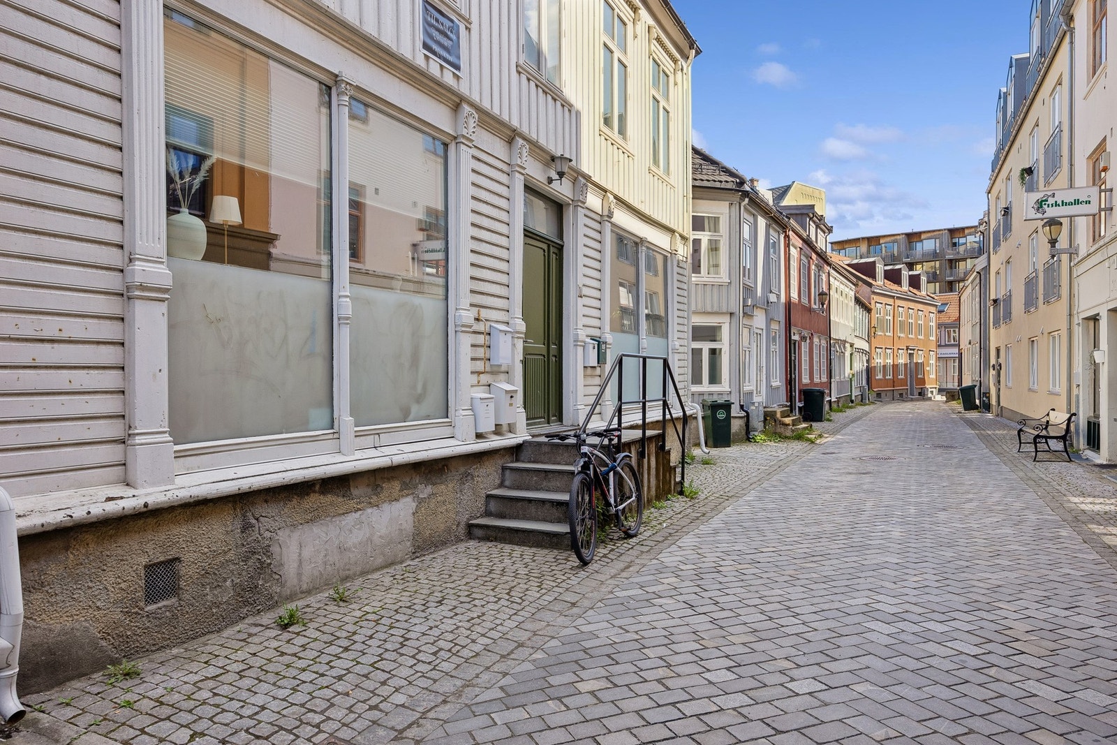Sjarmerende brosteinsgater bidrar til områdets særpreg. Galleribilde