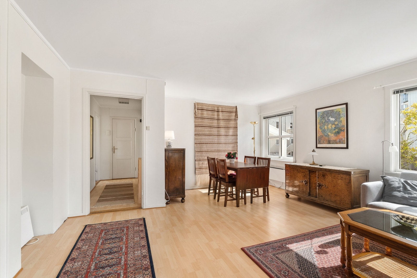 Enheten består av stue, kjøkken, bad og to soverom. Galleribilde