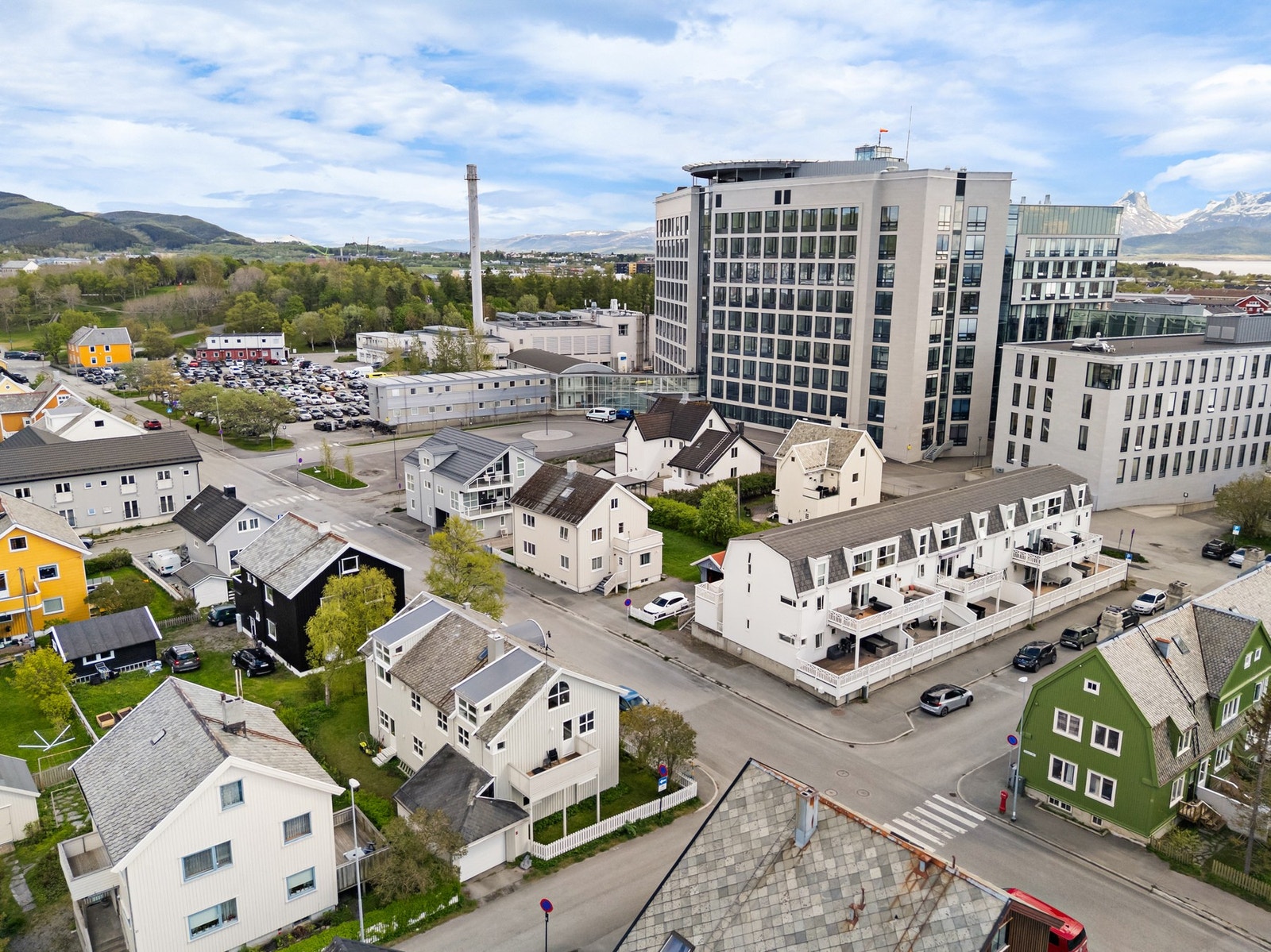 Kun et par minutters gange til busstoppet ved Nordlandssykehuset, med hyppige avganger til hele byen. Galleribilde
