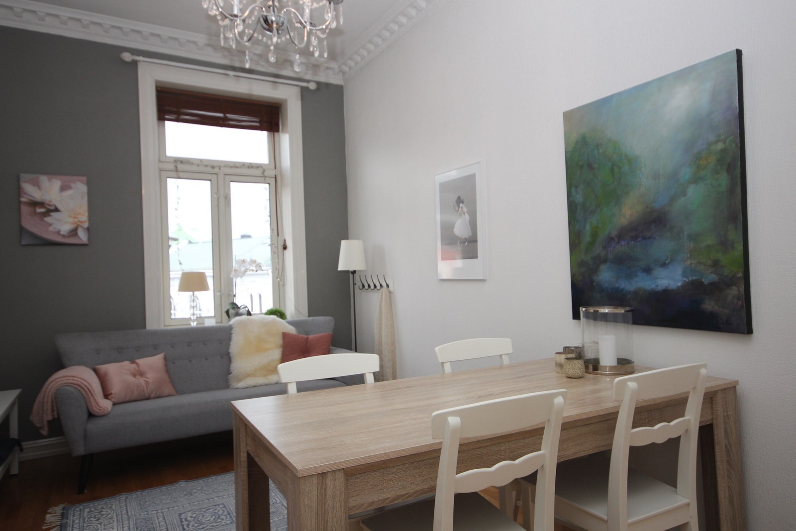 Spisestue/soverom. Galleribilde