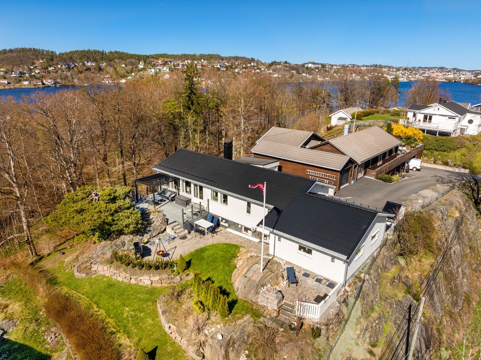 Privatmegleren ved Maren Goderstad har gleden av å presentere Brattåsen 62. Galleribilde