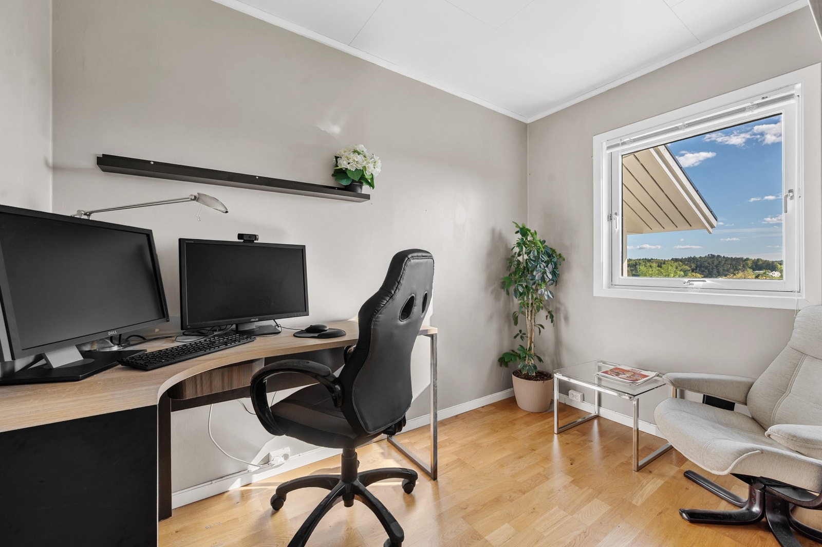 Soverom 2 passer perfekt som barnerom, gjesterom eller kontor. Galleribilde