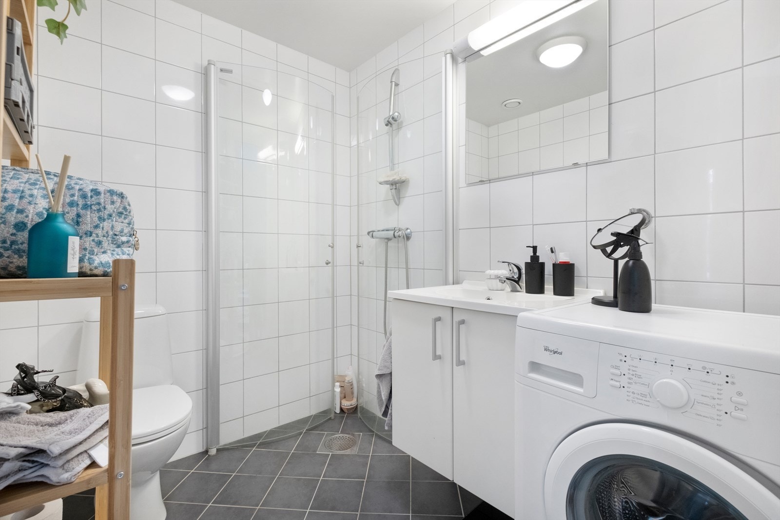 Pent flislagt bad Galleribilde