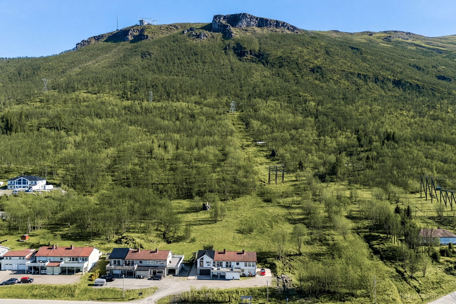 Her bor du tett på flott natur. Galleribilde