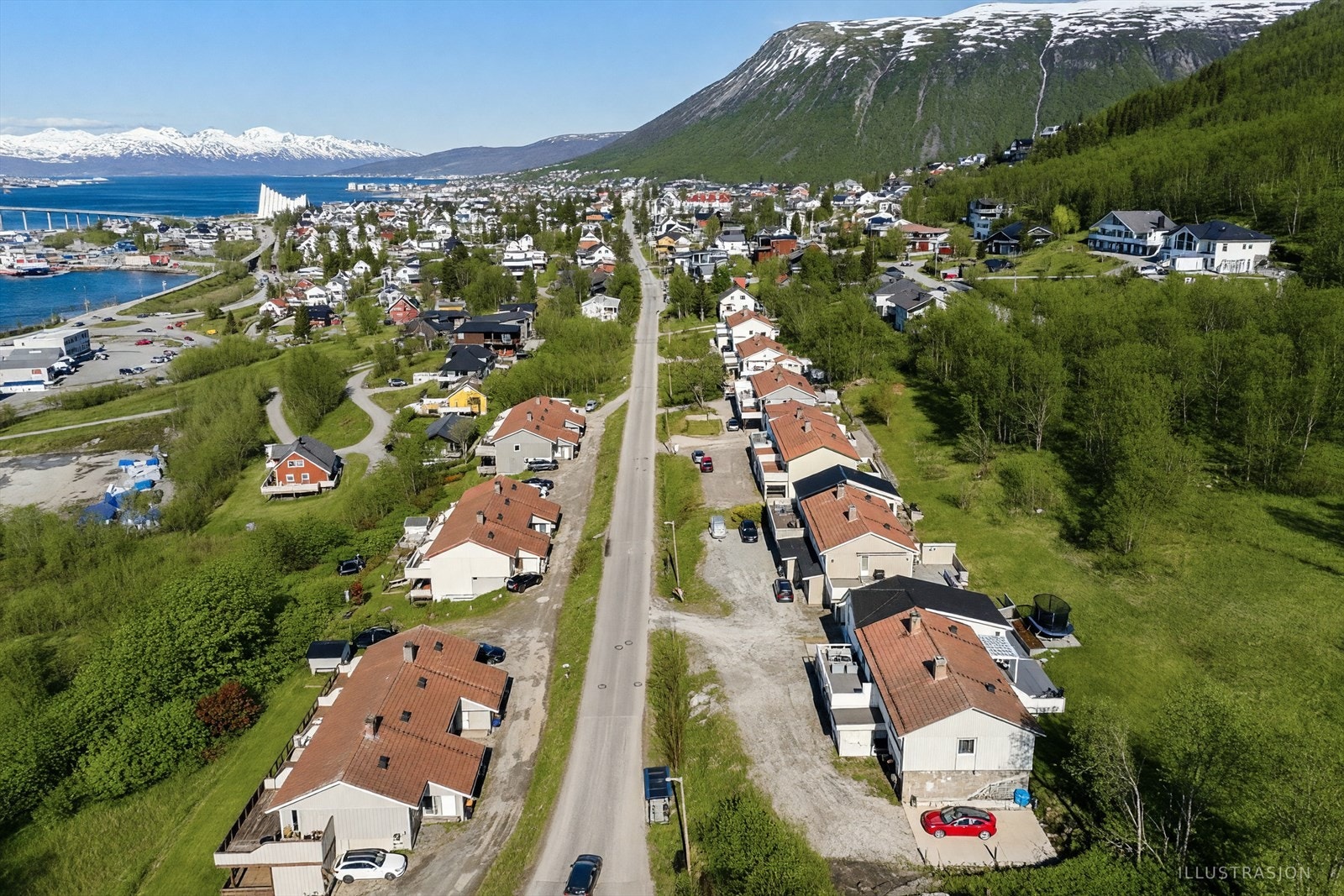 Kort avstand til Tromsø sentrum via Tromsøbrua. Galleribilde