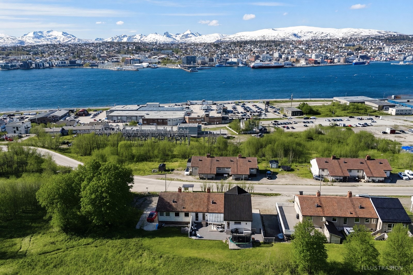 Beliggenheten gir nærhet til sjøen og fine turområder. Galleribilde