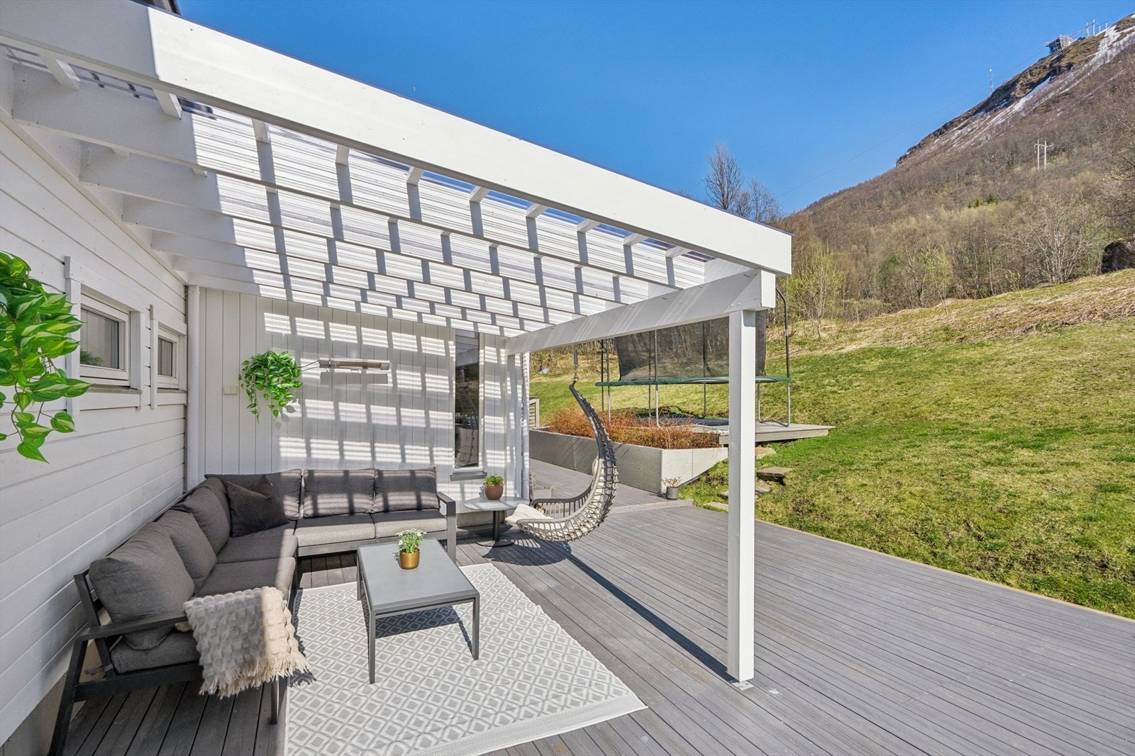 En nydelig plass å nyte de fine sommerdagene i usjenerte omgivelser. Galleribilde